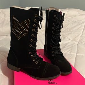 EUC Betsey Johnson Tempest Boot 8